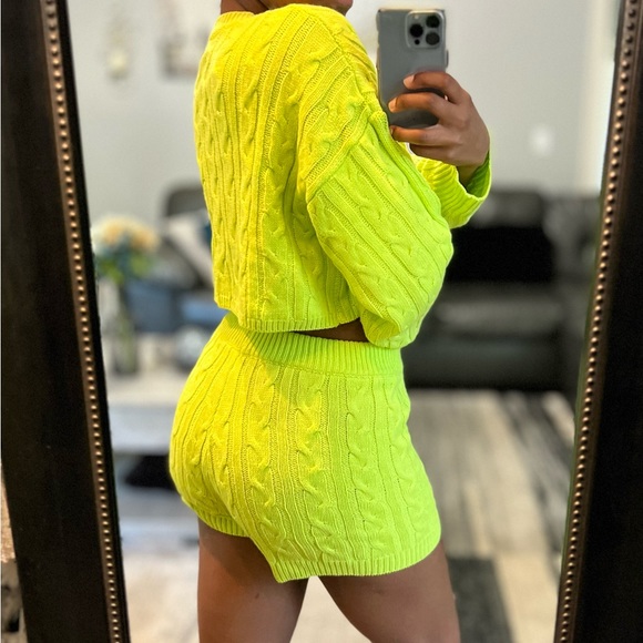 Neon Yellow/Green Two Piece Long Sleeve Sweater Crop Top Shorts Set, Small 4 - Picture 2 of 2